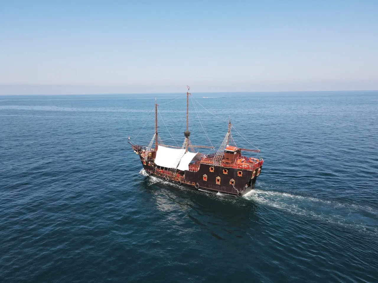 Tierra de Piratas, Tour de Día